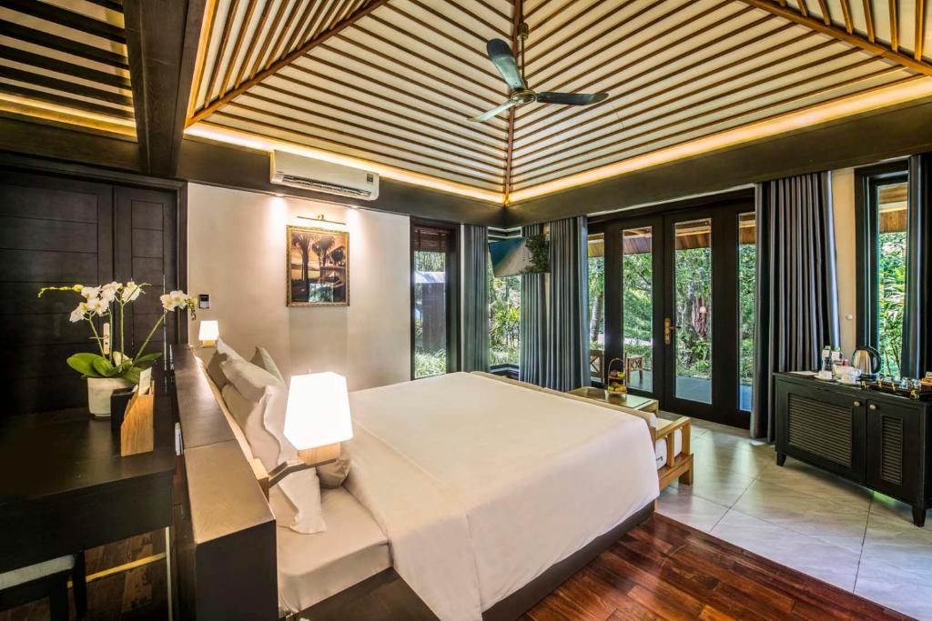 Double Room - Travelling Together